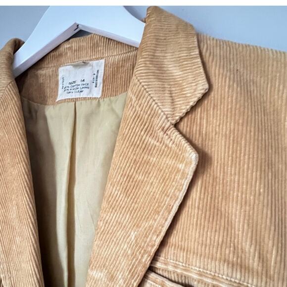 Women’s Corduroy blazer Vintage gold corduroy, lined 3 pockets 2 button closure - Picture 11 of 11